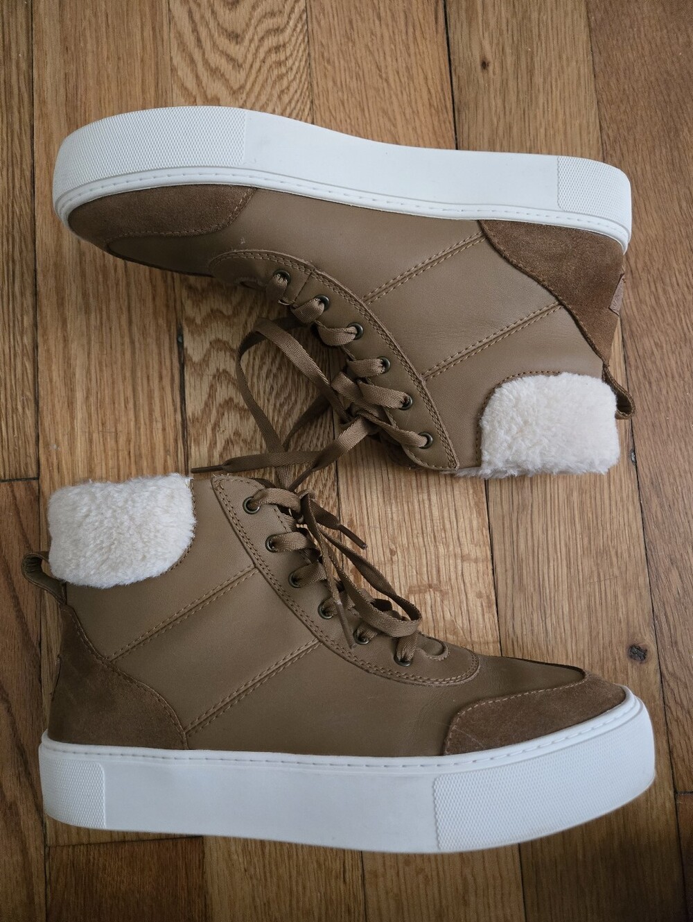 UGG Brown High-Top Boots with Shearling + Free Beauty Gift